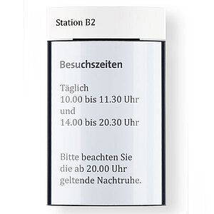 PacificX Infotafel A4 Hochformat | leicht gewölbtes Wandschild mit weißer Kopfleiste zum Beschriften